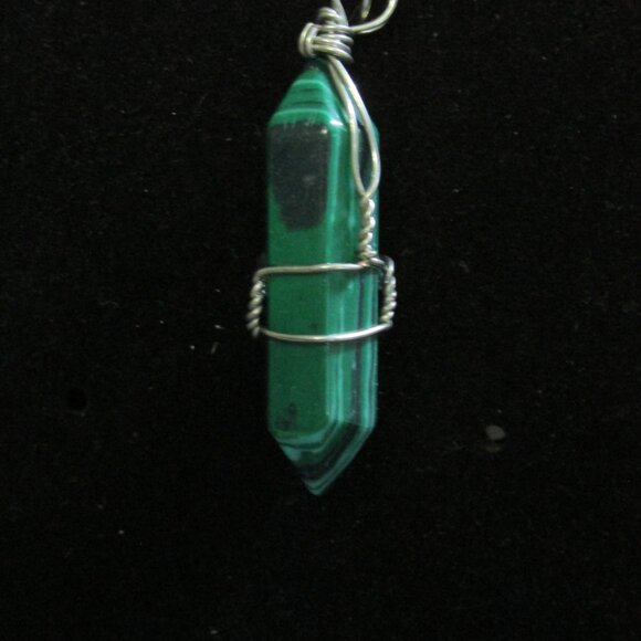 Raw Natural Bullet Shape Pendant Quartz Crystal Green Adventurine - Picture 4 of 4